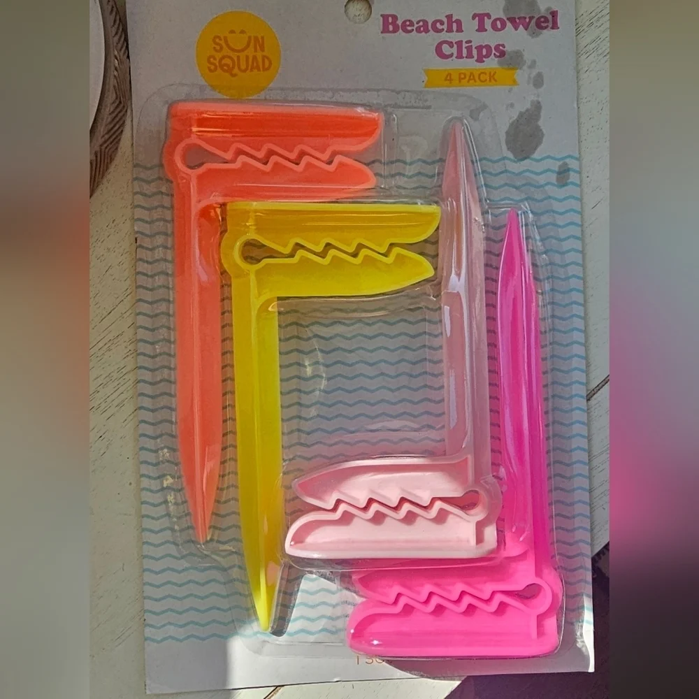 Sun Squad Beach Towel Clips - Yellow and Pink